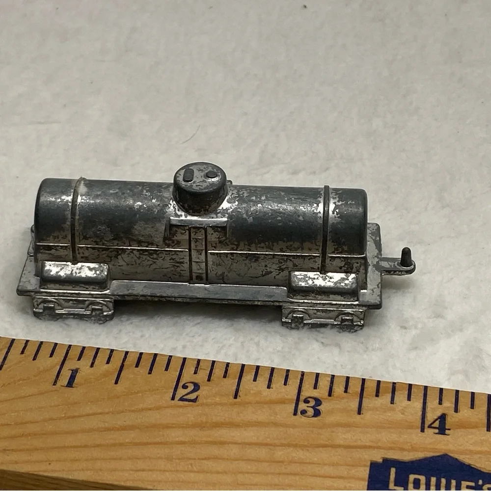 midgetoy vintage metal toy train Lot Of 2 Train Cars - Picture 16 of 16